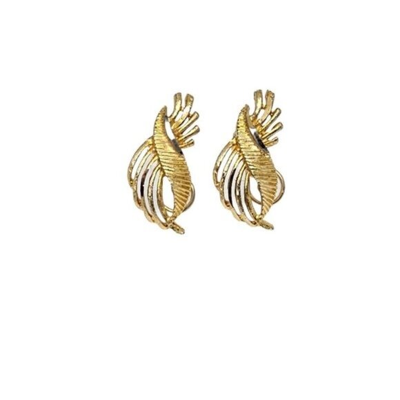Vintage signed BSK Clip On Earrings Gold Tone Texturized Leaf Mid Century Modern - Picture 4 of 16